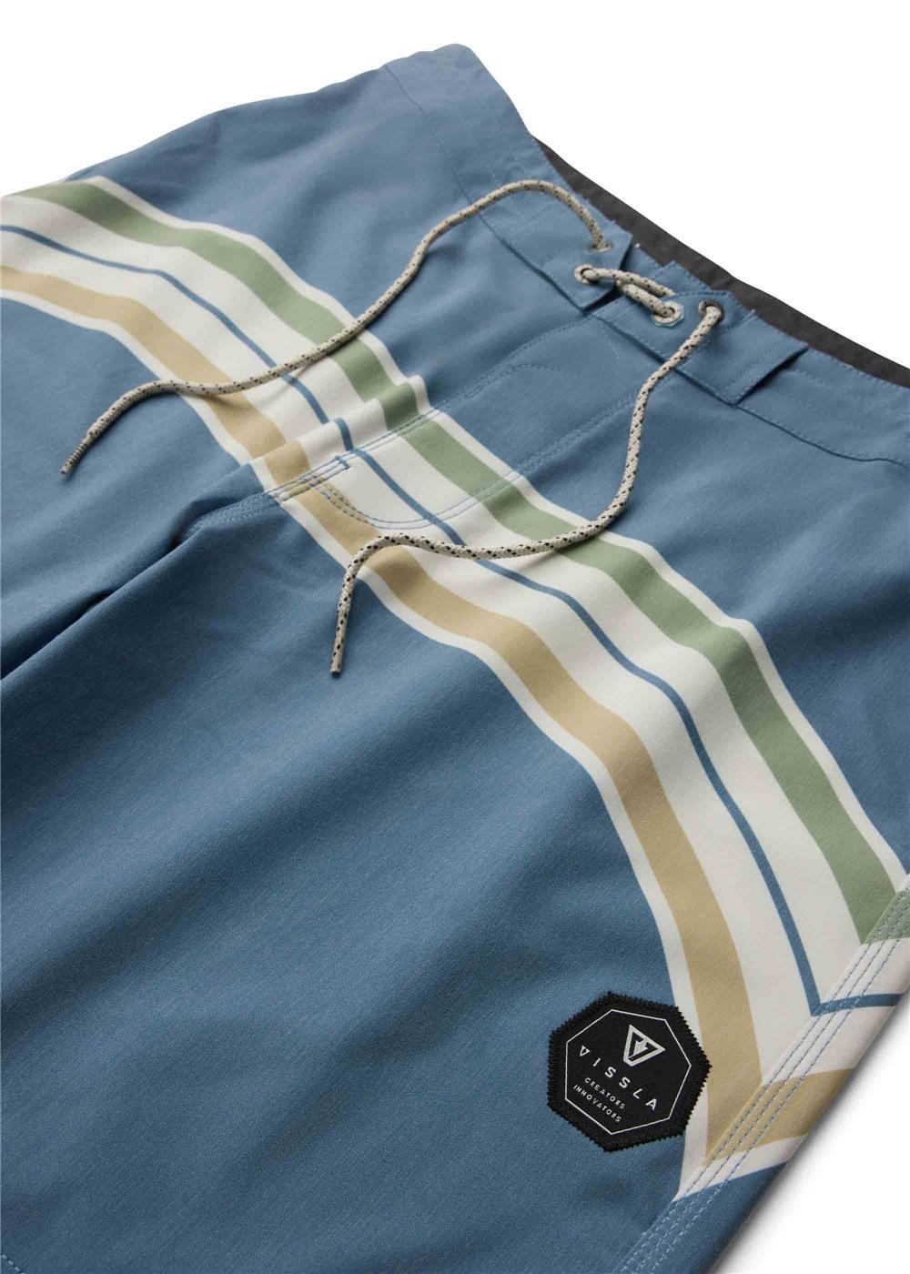 Latitude 17" Boys Boardshort image 4