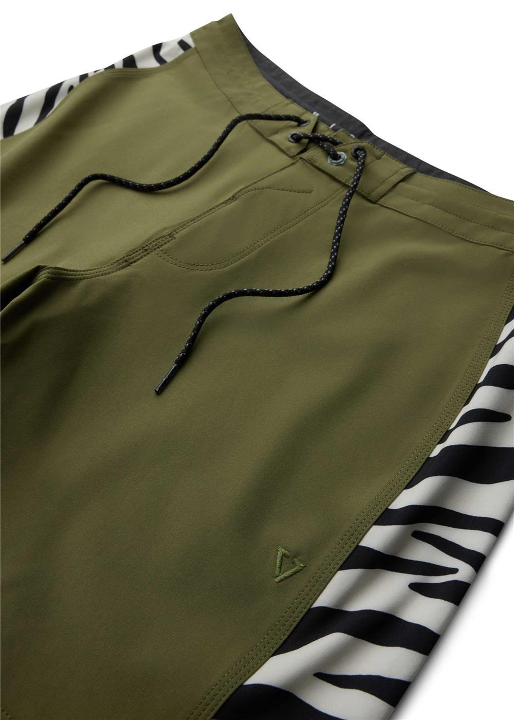 Hitch-Hiker 17" Boys Boardshort image 4